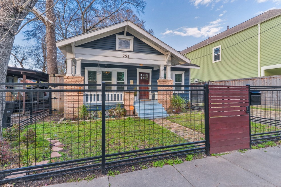 751 E 18th St, Houston, TX 77008 - photo 1