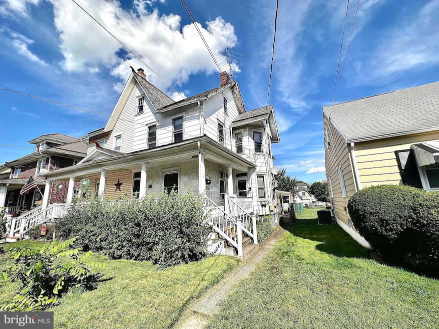 39 N Penrose St, Quakertown, PA 18951 - photo 1