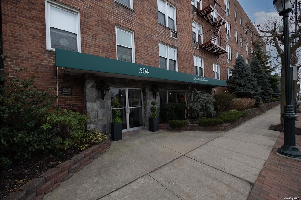 504 Merrick Rd unit 2H, Lynbrook, NY 11563 - photo 1