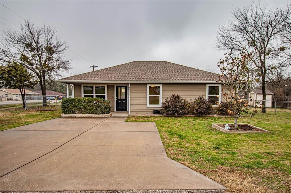 3201 Edgebrook Ct, Granbury, TX 76049 - photo 1