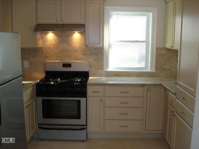 38 Soundview Ave unit 1, Stamford, CT 06902 - photo 1
