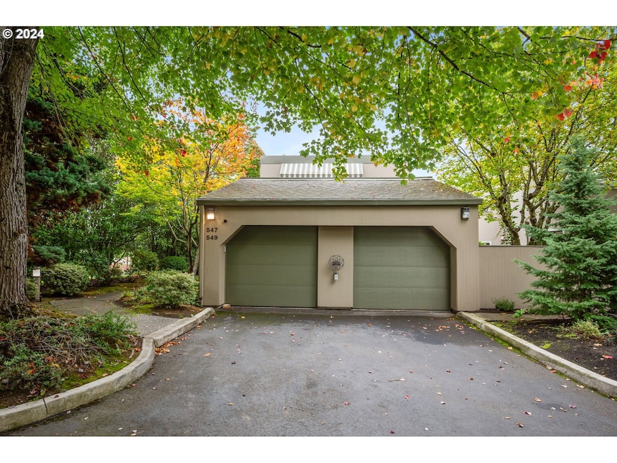 549 N Tomahawk Island Dr unit 1, Portland, OR 97217 - photo 1