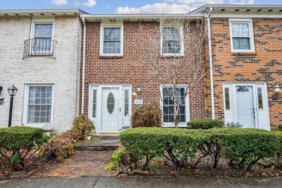 578 Dlyn St unit G5, Columbus, OH 43228 - photo 1