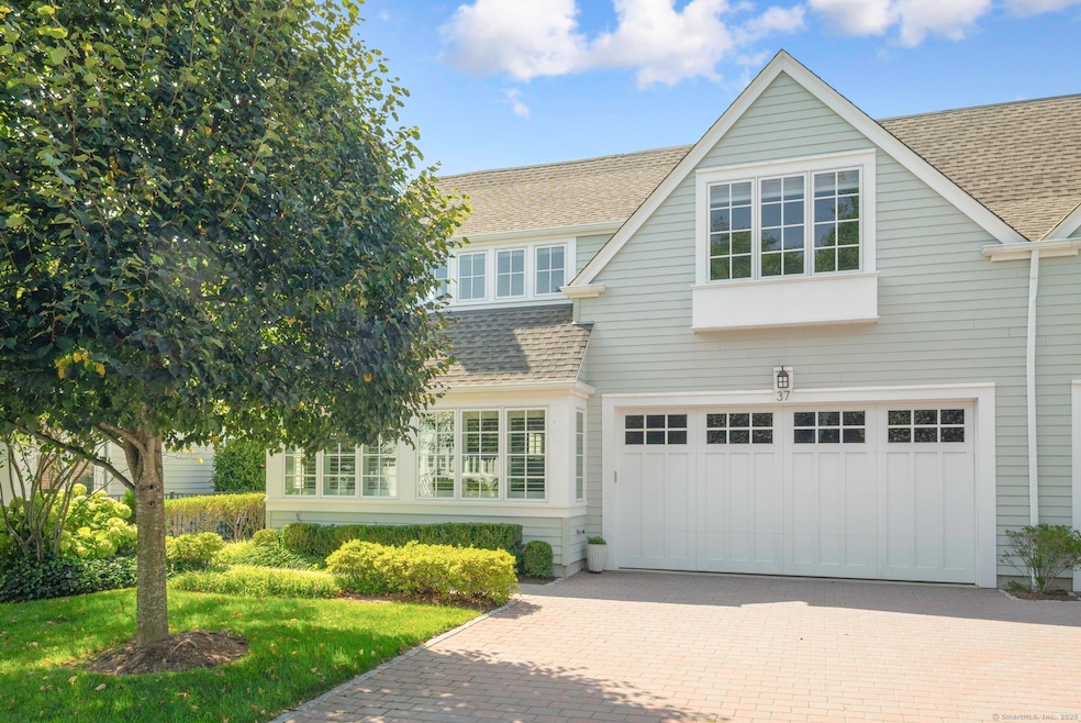 37 Kensett Ln unit 37, Darien, CT 06820 - photo 1