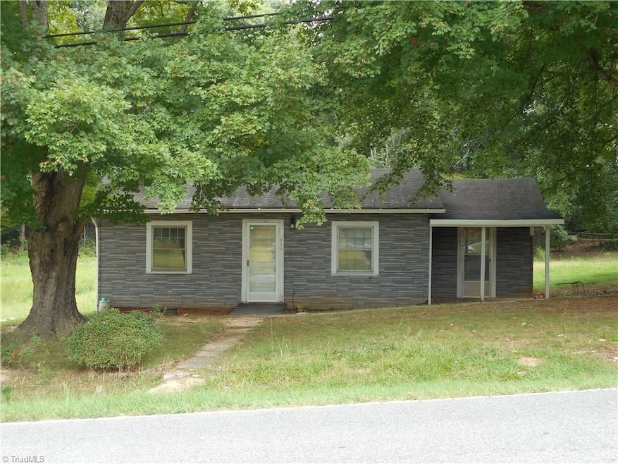210 W Balfour Ave, Asheboro, NC 27203 - photo 1