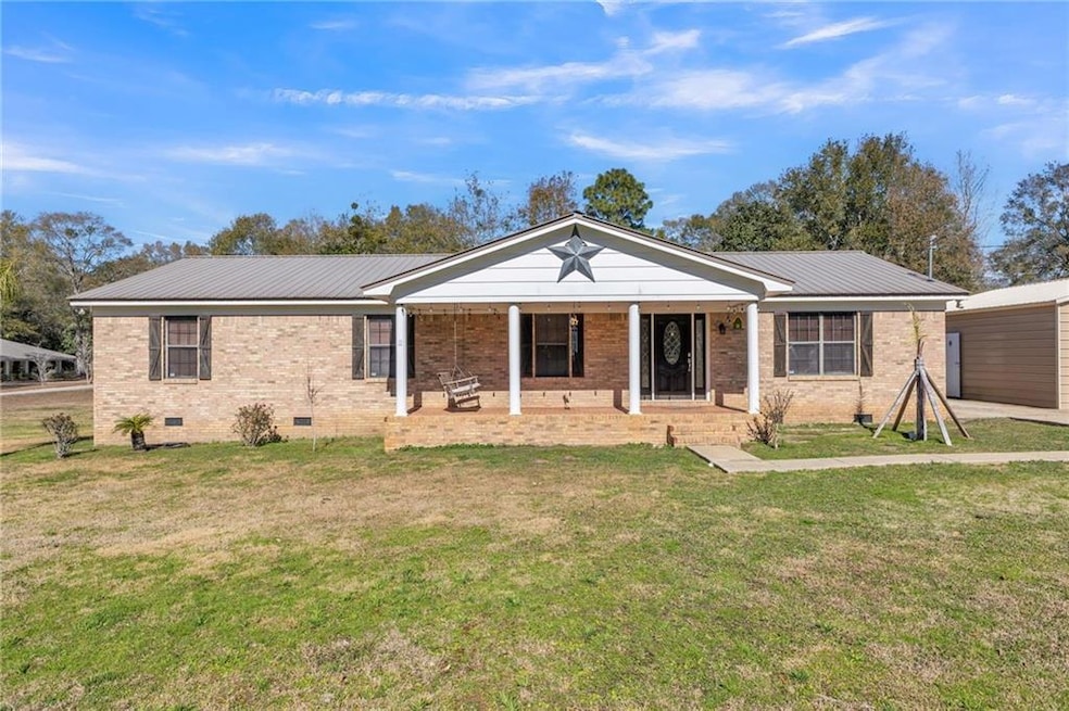 Ranch-style house with a porch and a front yard