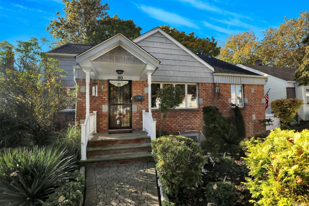 30 Camden Place, New Hyde Park, NY 11040 - photo 1