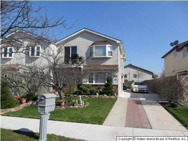 287 Ada Dr, Staten Island, NY 10314 - photo 1