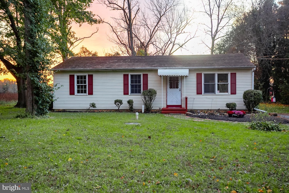 13 Railroad Ave, Columbus, NJ 08022 - photo 1