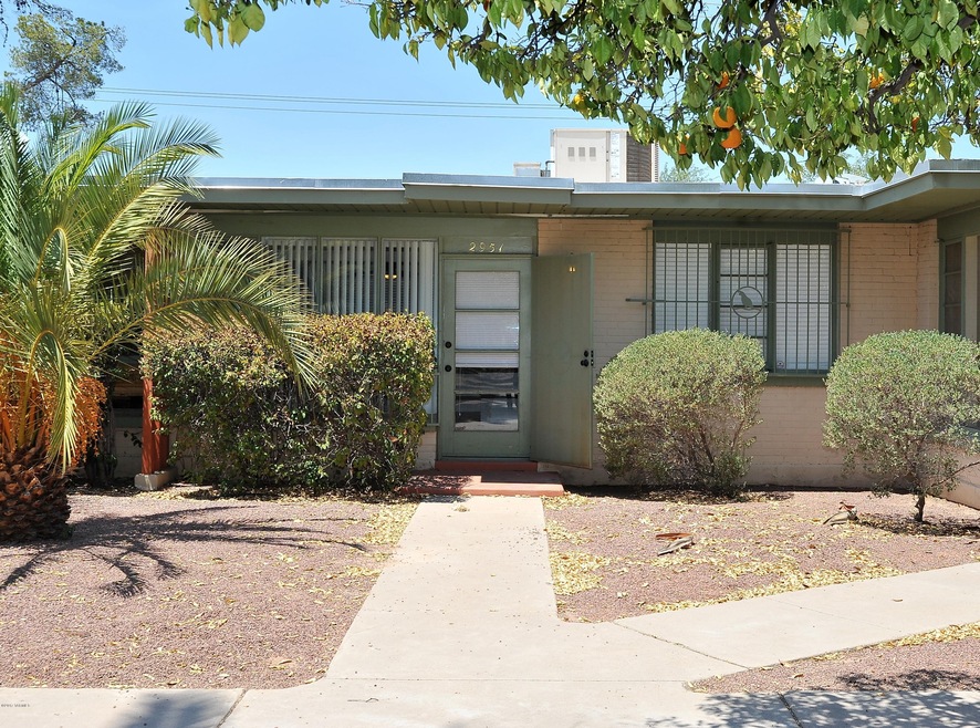 Front View/ Front Door