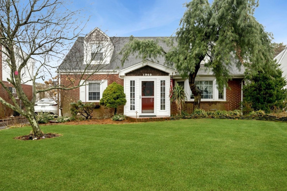 1940 Croydon Dr, Merrick, NY 11566 - photo 1