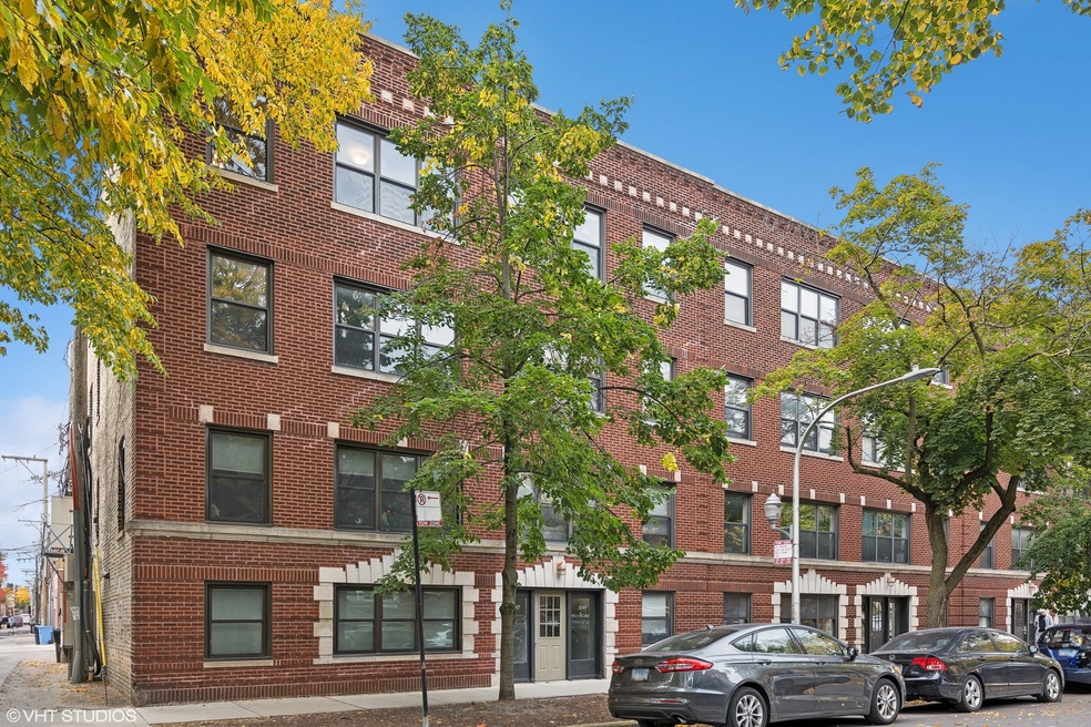 1247 W Roscoe St unit 3, Chicago, IL 60657 - photo 1