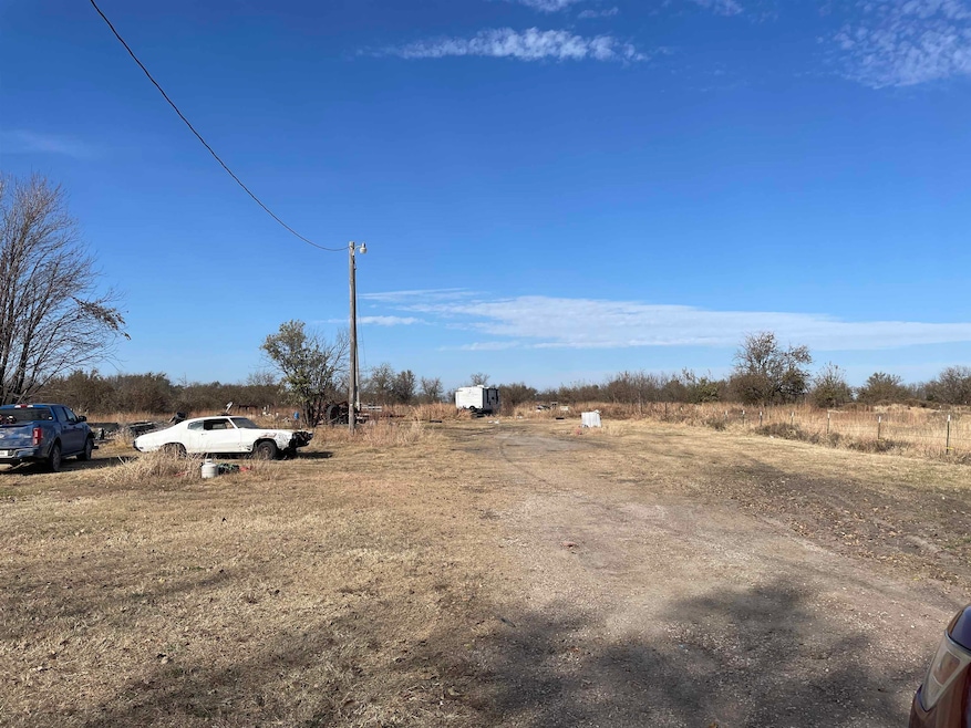 538 E 40th Ave N, Wellington, KS 67152 - photo 1