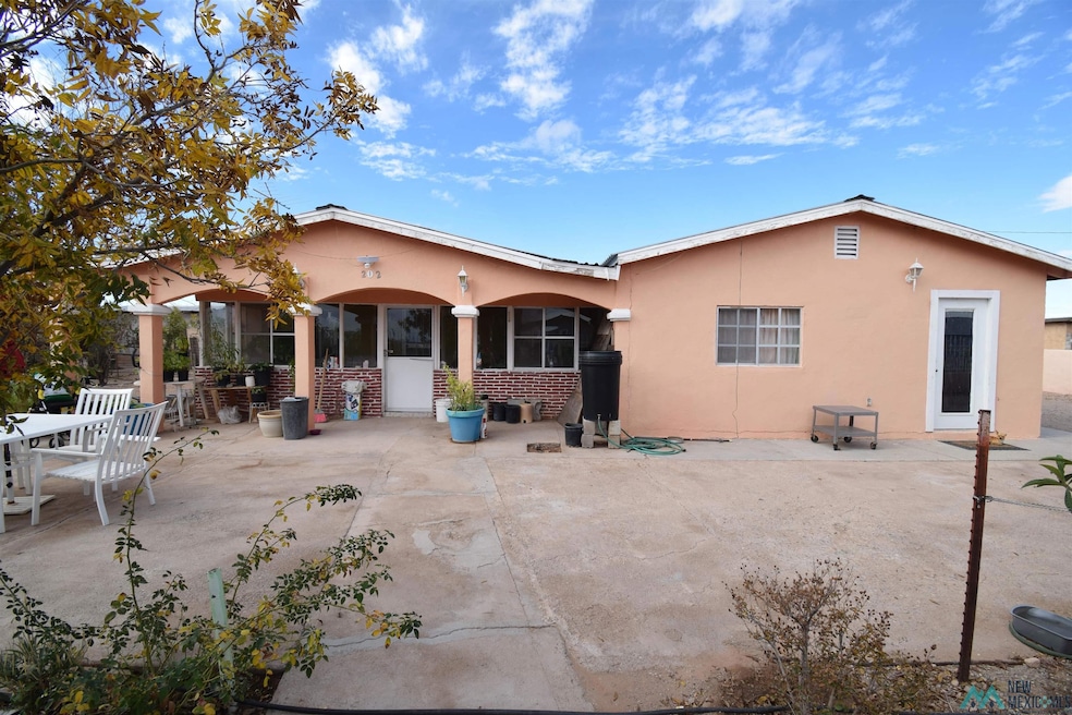 202 N Jefferson St, Columbus, NM 88029 - photo 1
