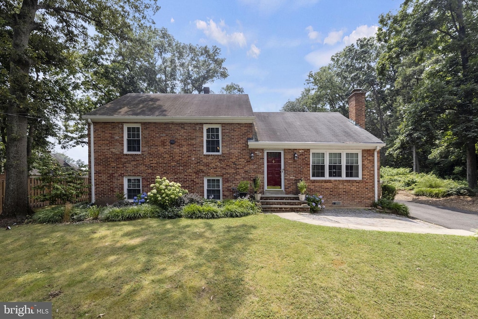 7002 Fort Hunt Rd, Alexandria, VA 22307 - photo 1