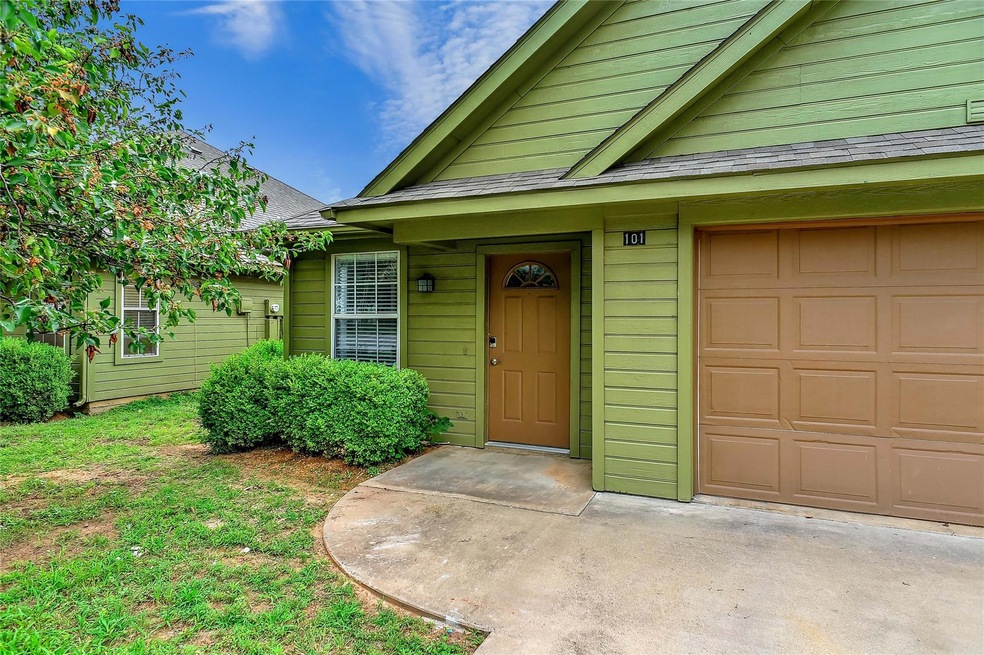 1026 W Coffin St unit 101, Denison, TX 75020 - photo 1