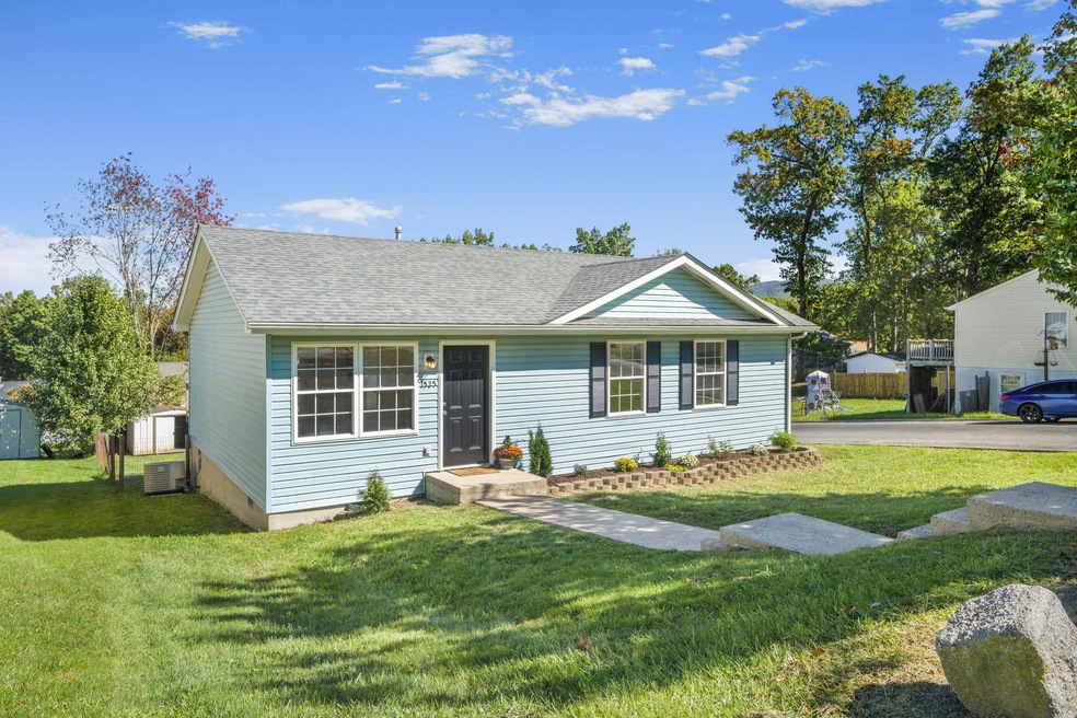 1525 5th St, Waynesboro, VA 22980 - photo 1