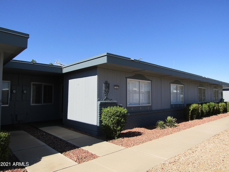 10889 W Buccaneer Dr unit 17J, Sun City, AZ 85351 - photo 1