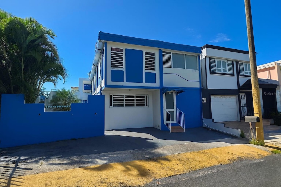 Urb. Villas de Levit Calle 1 B9, Toa Baja, PR 00949 - photo 1