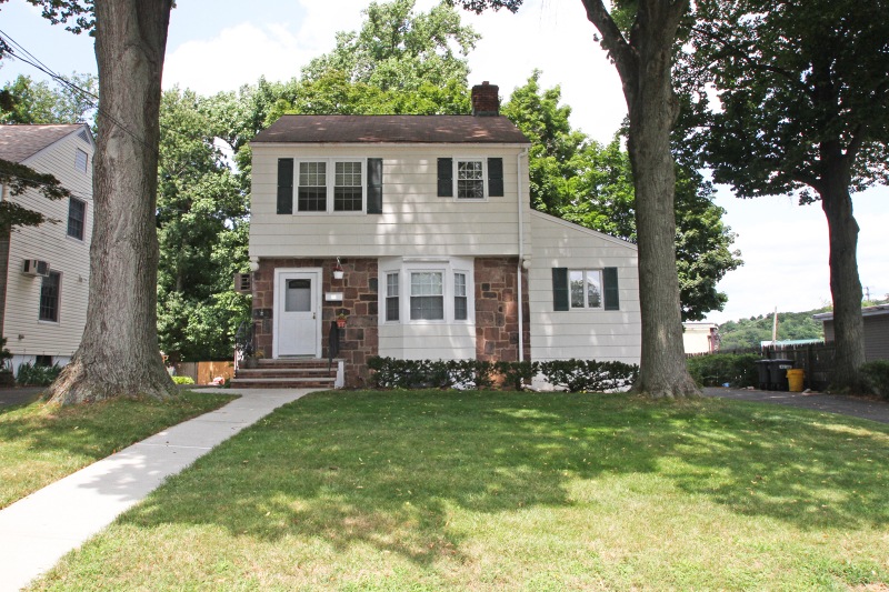 10 Franklin St, Cedar Grove, NJ 07009 - photo 1