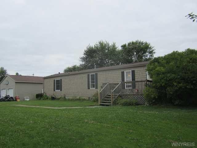 Exterior Front Front of property showing 2 car det