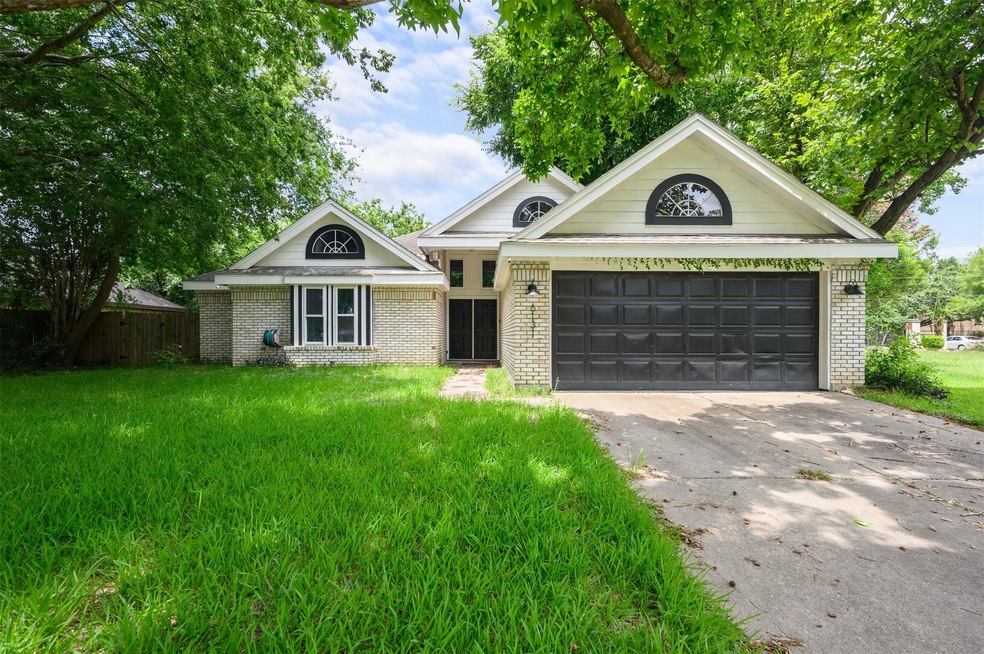 6131 Oak Bay Dr, Houston, TX 77091 - photo 1