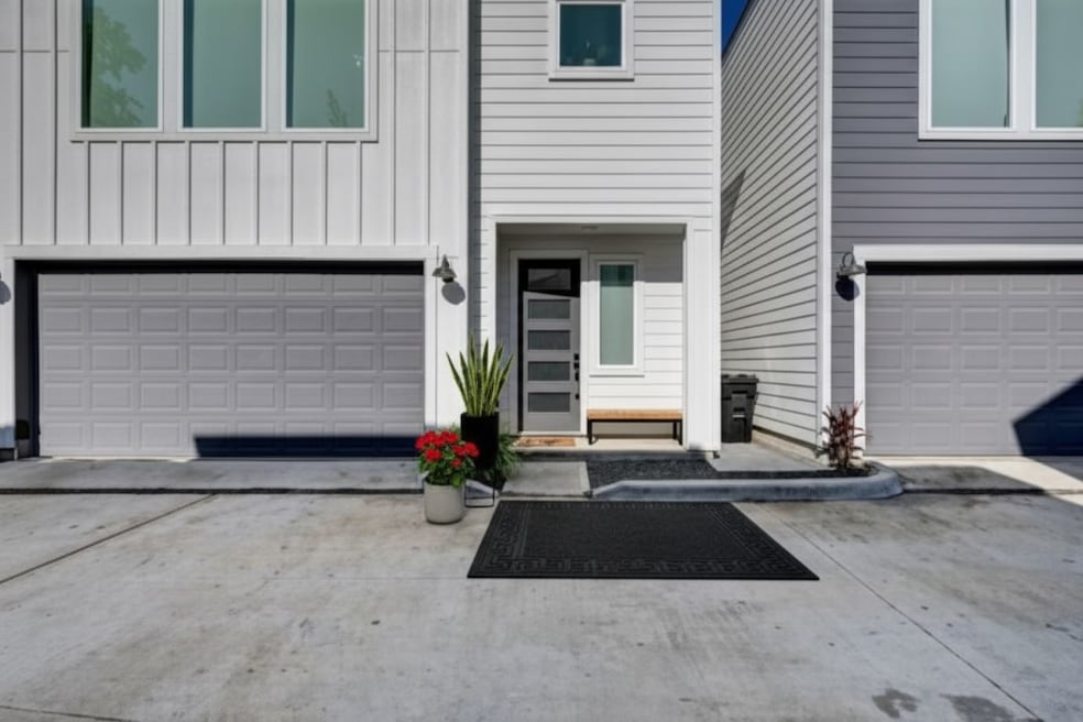 107 W Whitney St unit E, Houston, TX 77018 - photo 1