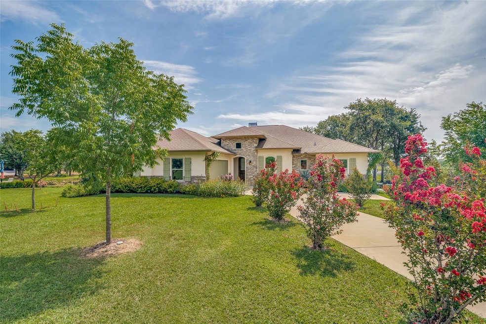 597 Clubhouse Dr, Corsicana, TX 75109 - photo 1