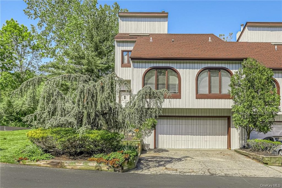 11 Erie Ct, Suffern, NY 10901 - photo 1