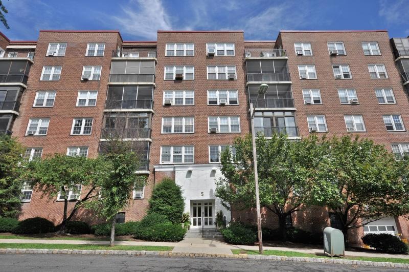 5 Roosevelt Pl C002f unit F, Montclair Twp., NJ 07042 - photo 1