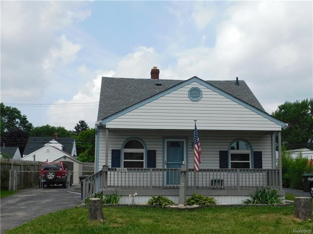 WELCOME HOME! NICE 2 BEDROOM, 2 BATH HOME WITH LOT