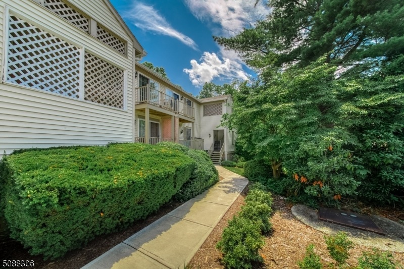 130 Jamestown Rd, Basking Ridge, NJ 07920 - photo 1