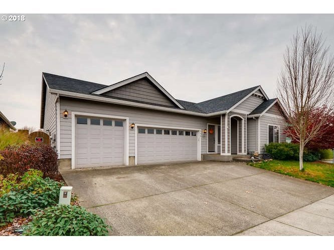 746 Burghardt Dr, Molalla, OR 97038 - photo 1