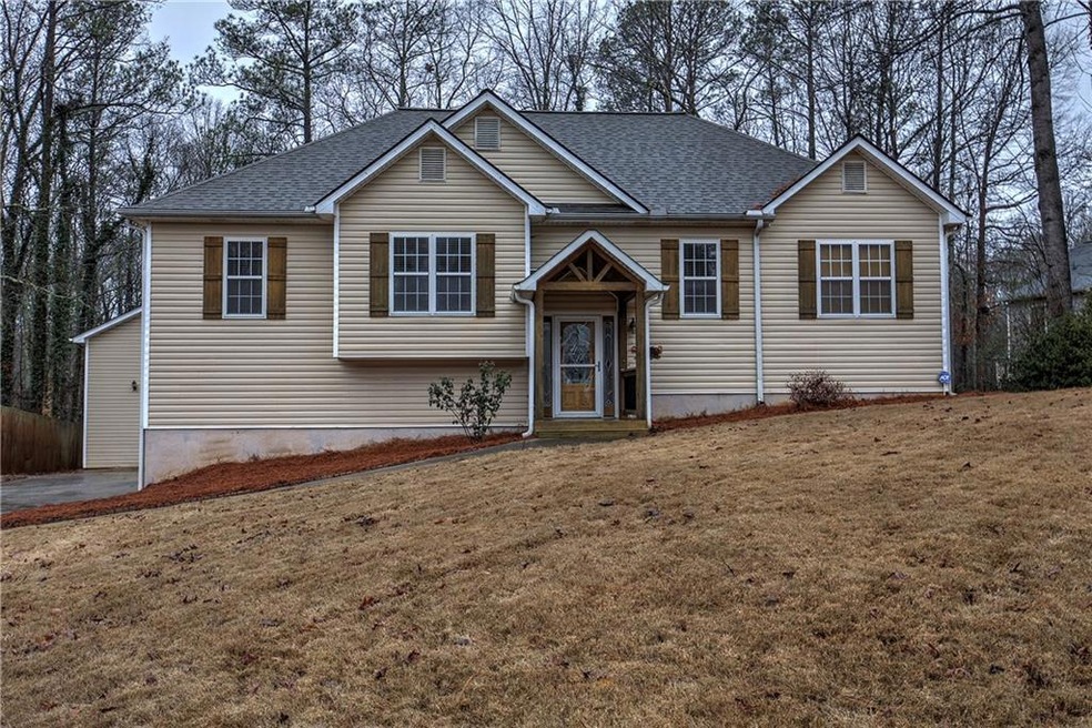 View of front of property featuring a front yard