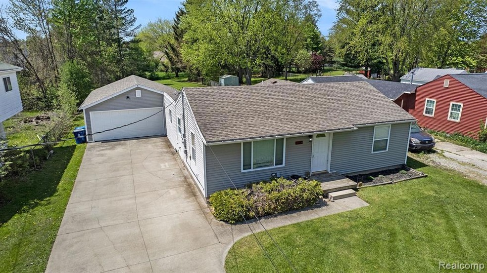 745 Moore St, Davison, MI 48423 - photo 1