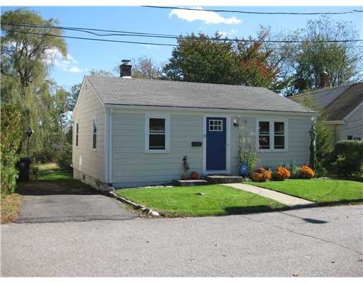 6 Edgeknoll Ave, Warwick, RI 02888 - photo 1