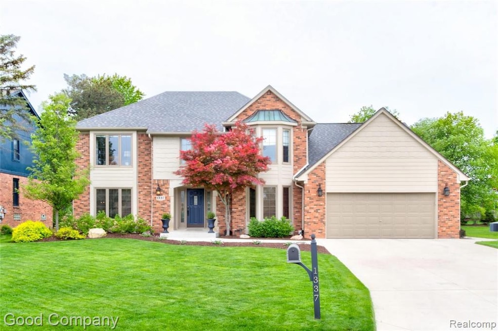 1337 Arbor Creek Dr, Rochester Hills, MI 48306 - photo 1