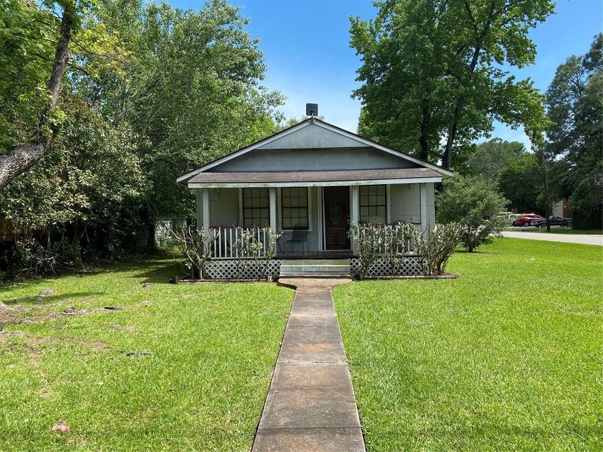 615 Clarence St, Tomball, TX 77375 - photo 1