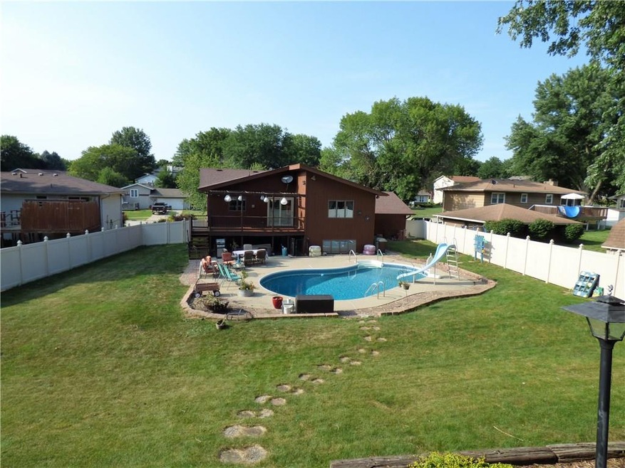 1427 S 15th Ave W, Newton, IA 50208 - photo 1