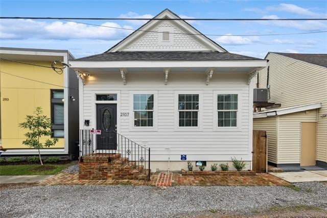 2107 Harmony St, New Orleans, LA 70115 - photo 1