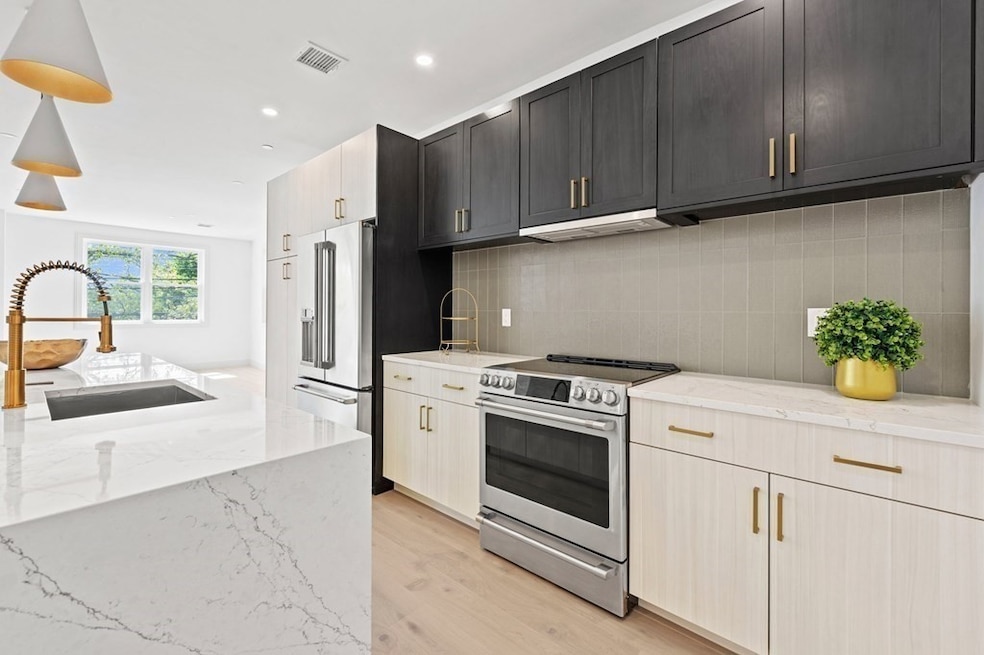 5245 Washington St unit 1, West Roxbury, MA 02132 - photo 1