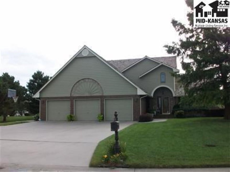 1111 Turkey Creek Dr, McPherson, KS 67460 - photo 1