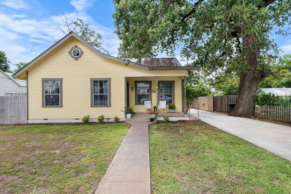 505 N Adams St, Fredericksburg, TX 78624 - photo 1