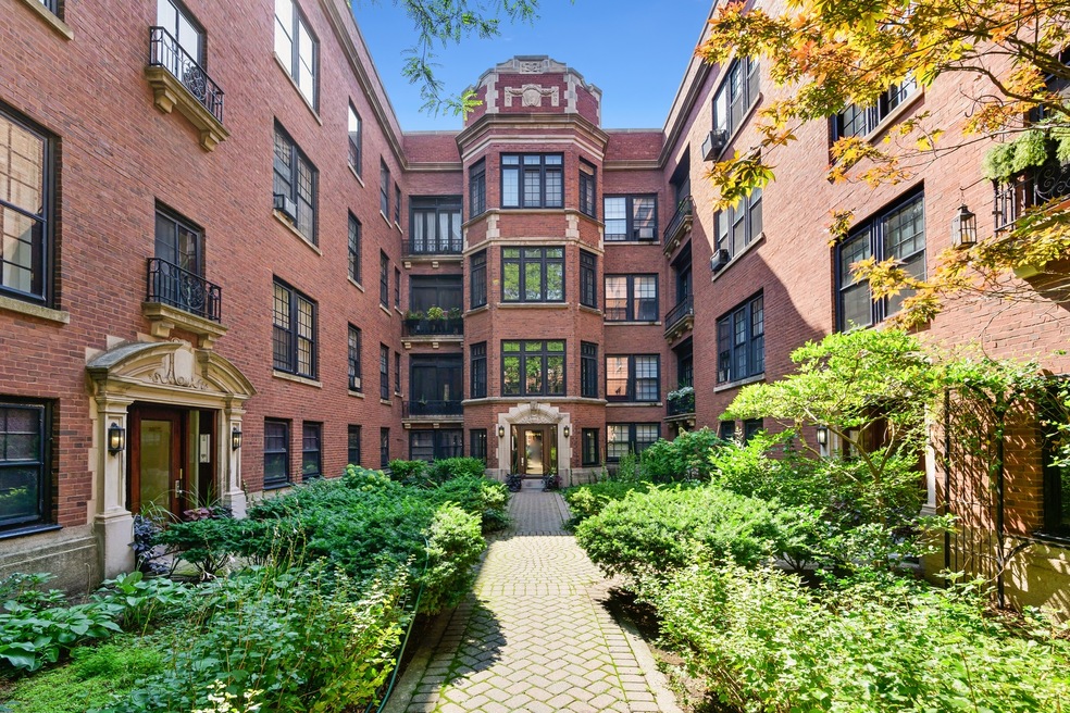 2918 N Pine Grove Ave unit B, Chicago, IL 60657 - photo 1