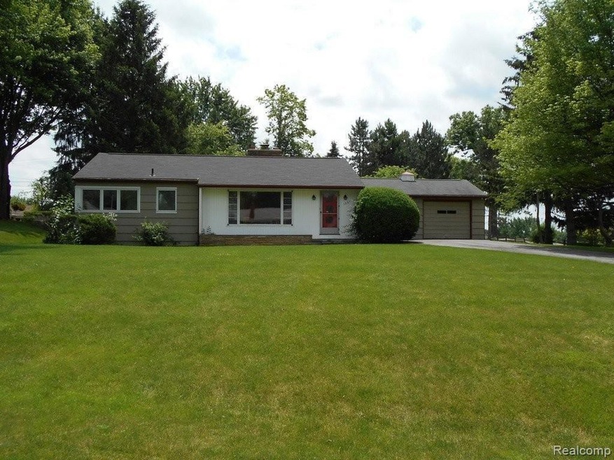 1351 Fieldway Dr, Bloomfield Hills, MI 48302 - photo 1