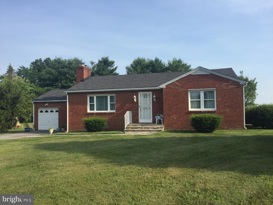 560 E G St, Purcellville, VA 20132 - photo 1