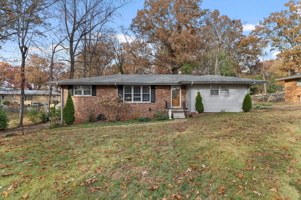 1605 Winston St, Florence, AL 35630 - photo 1