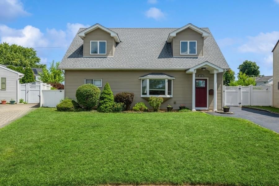 Pending $749,999 • Co-Listing Agent