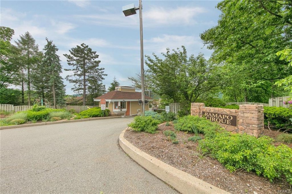 22 Dakota Ct, Suffern, NY 10901 - photo 1