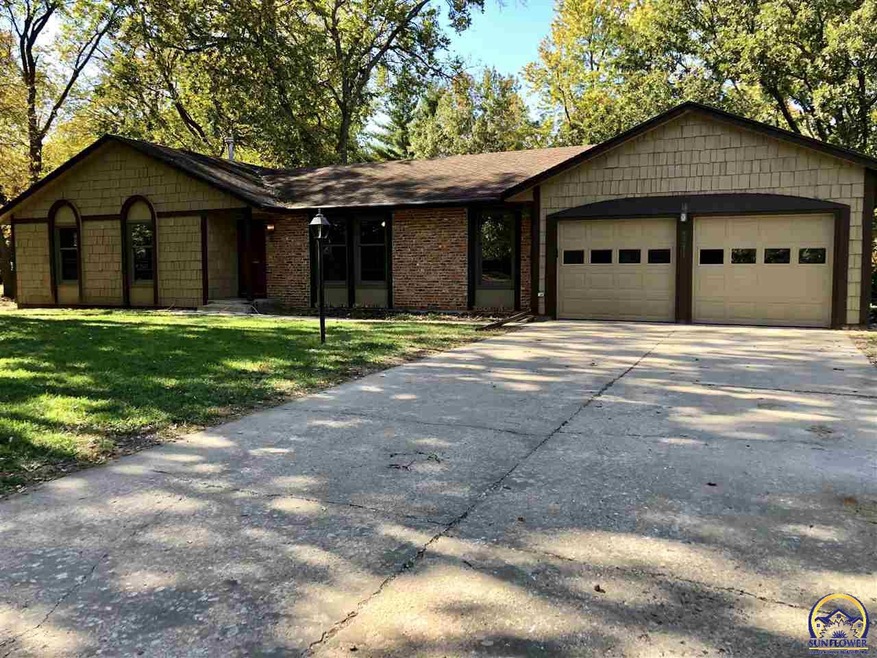 3311 SW Jardine Ct, Topeka, KS 66611 - photo 1